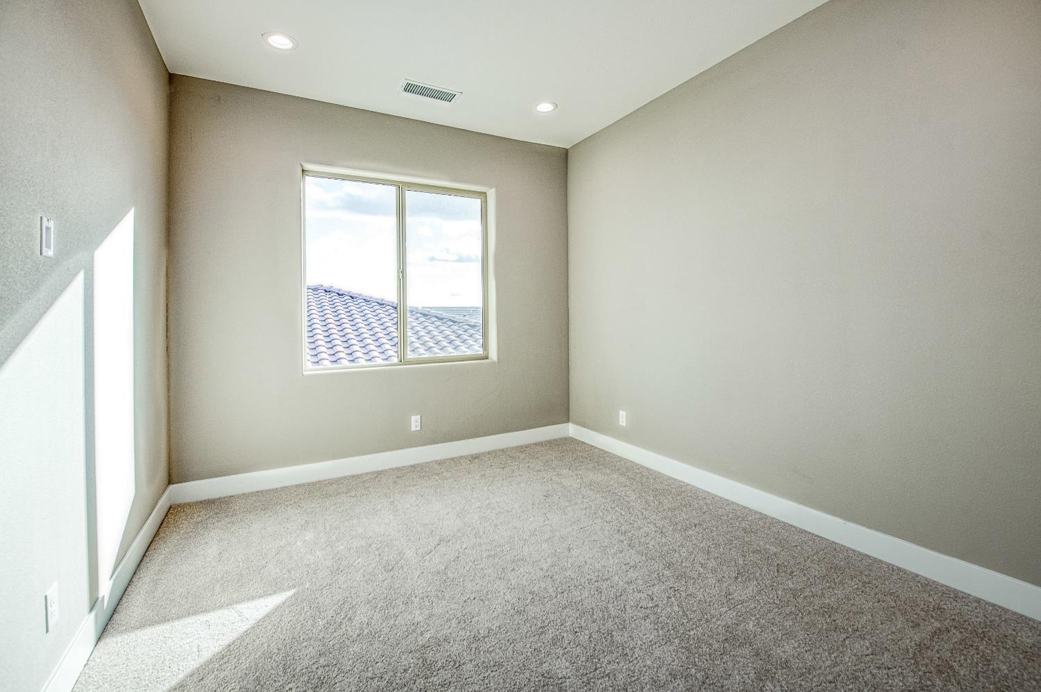 4338 Monarch Pl, Madera, CA 93636