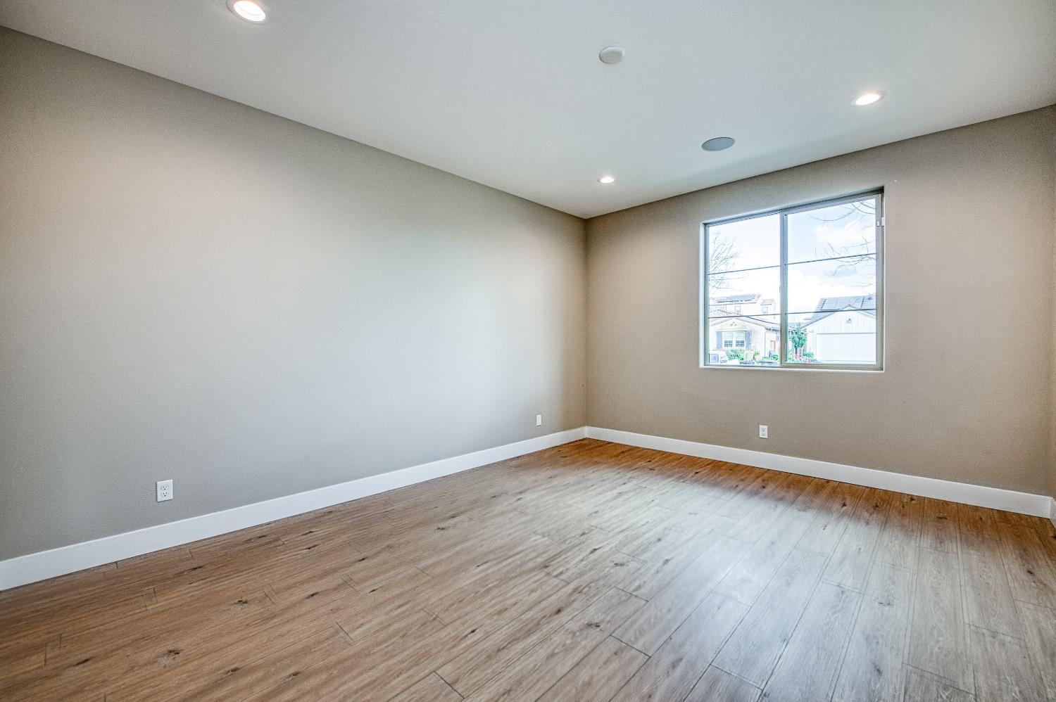 4338 Monarch Pl, Madera, CA 93636