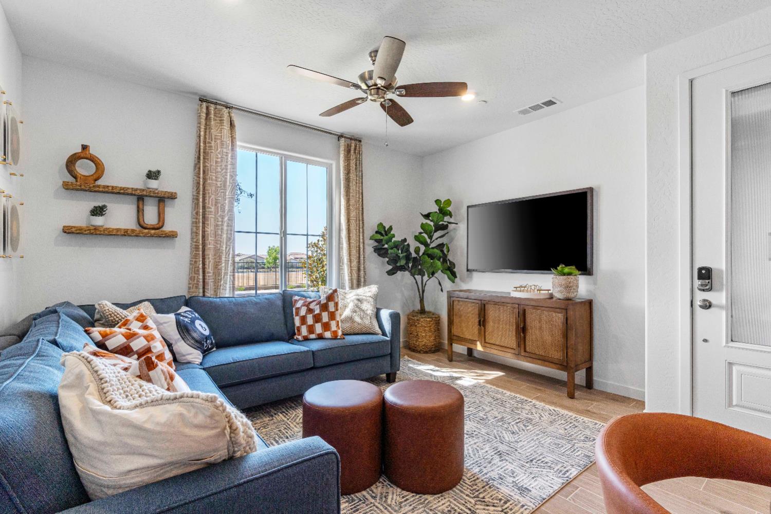 822 Traverse Dr S, Madera, CA 93636