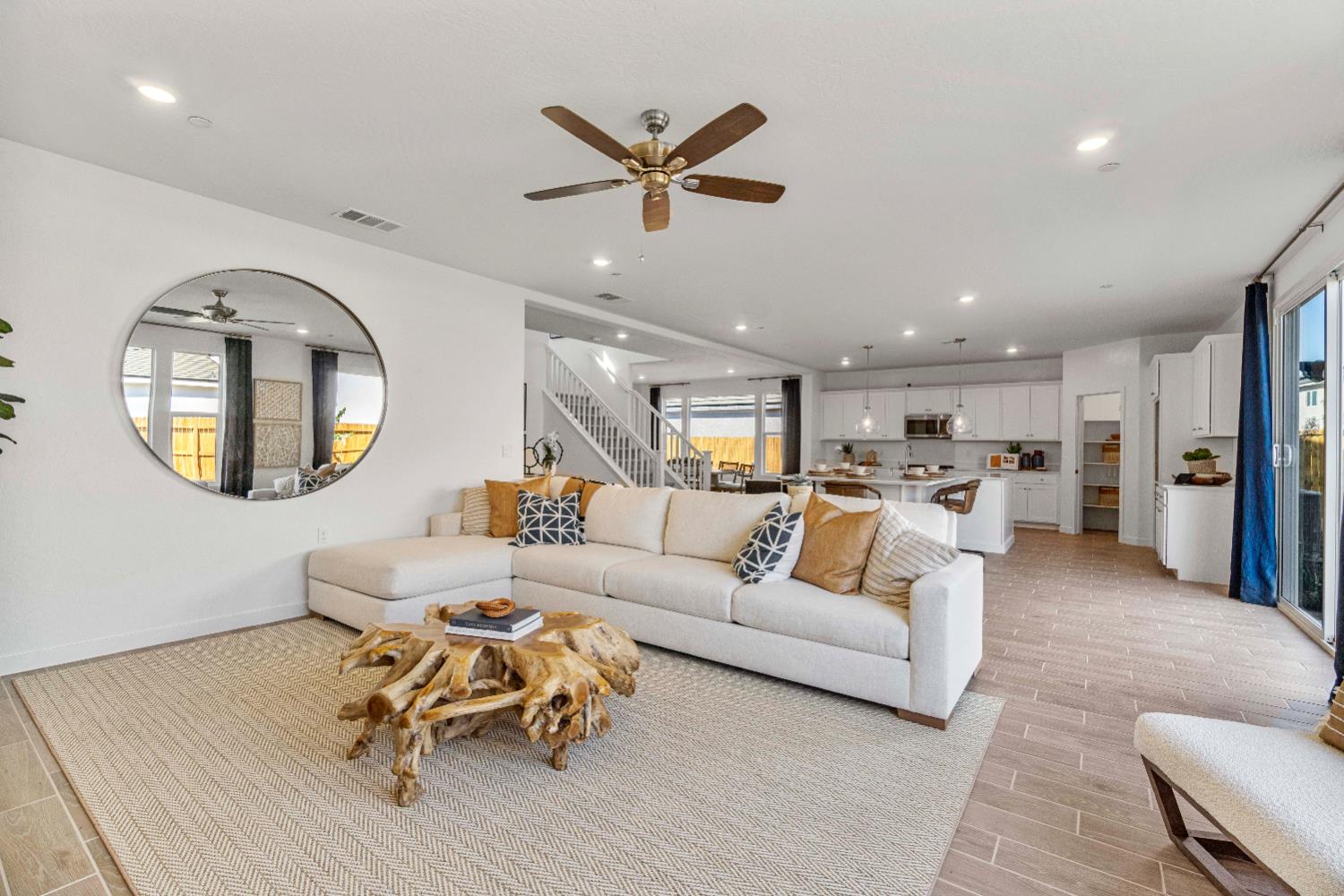 822 Traverse Dr S, Madera, CA 93636