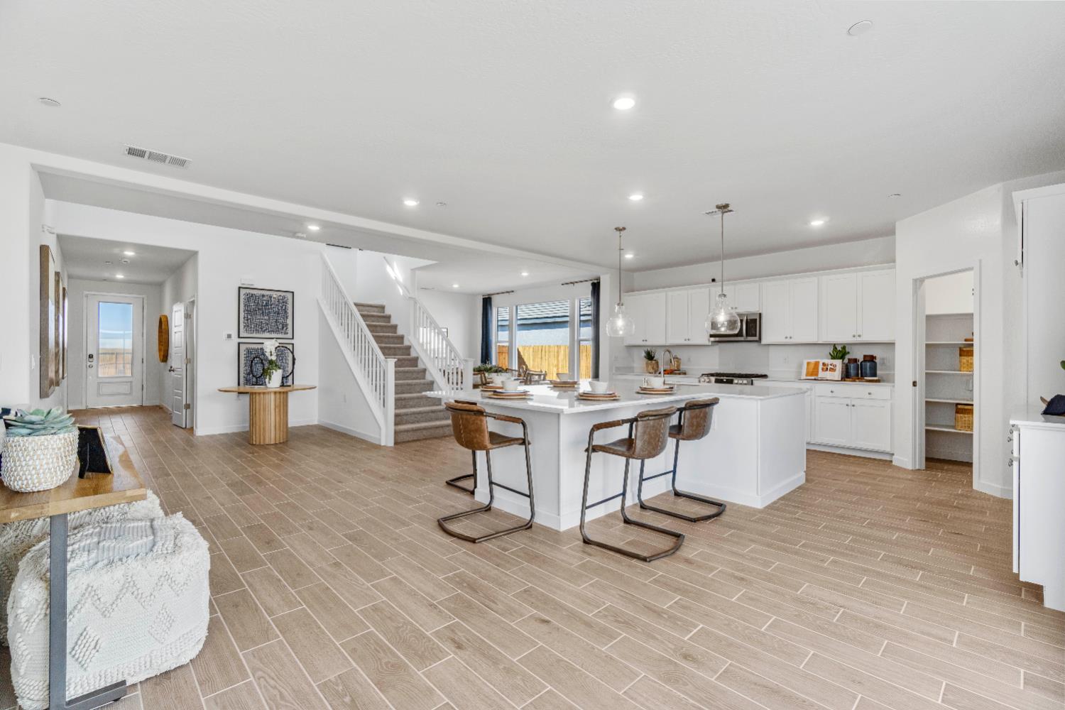 822 Traverse Dr S, Madera, CA 93636