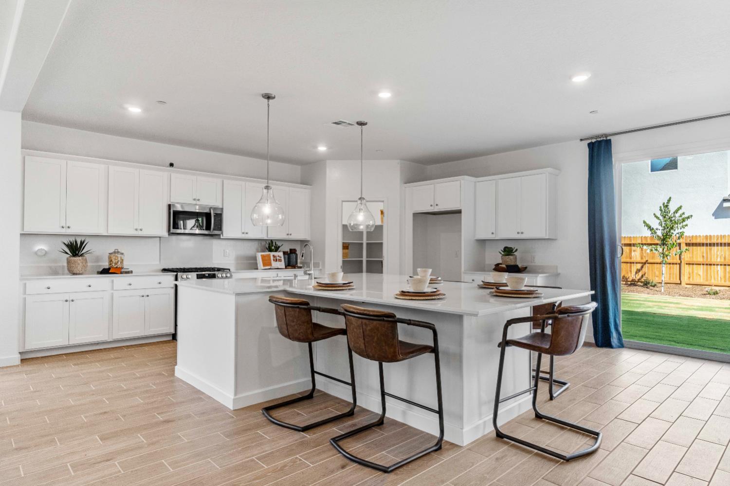 822 Traverse Dr S, Madera, CA 93636