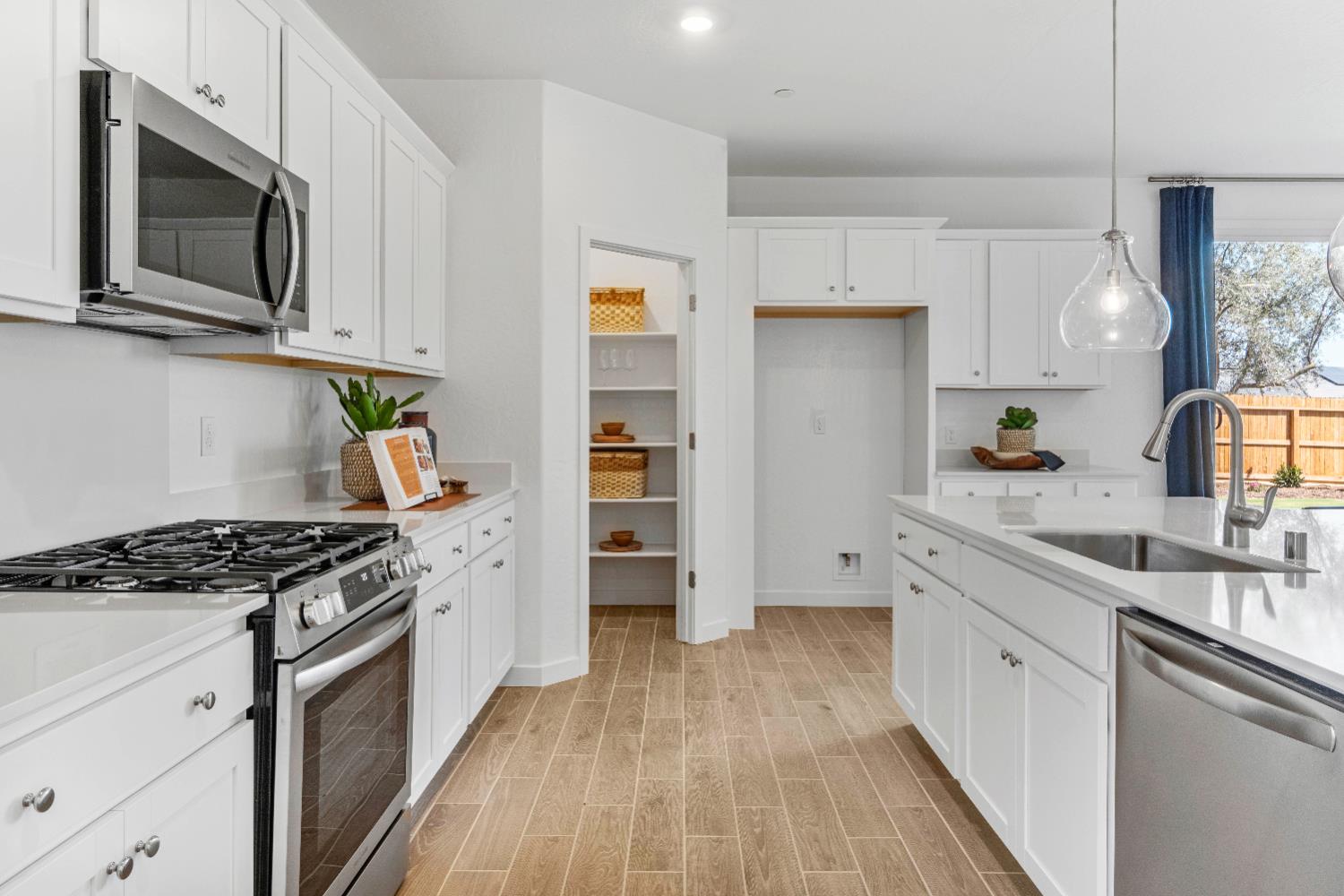 822 Traverse Dr S, Madera, CA 93636