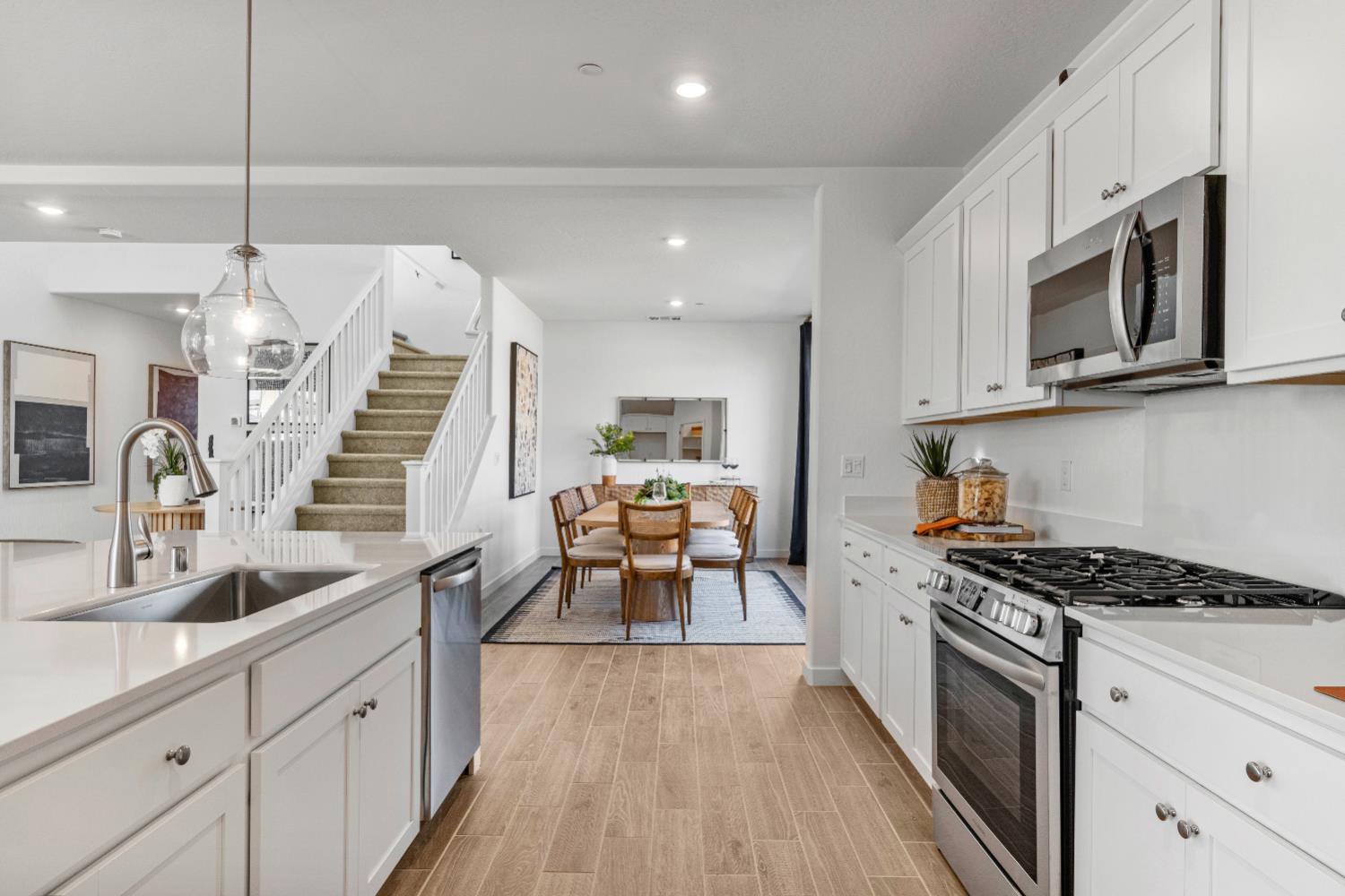 822 Traverse Dr S, Madera, CA 93636