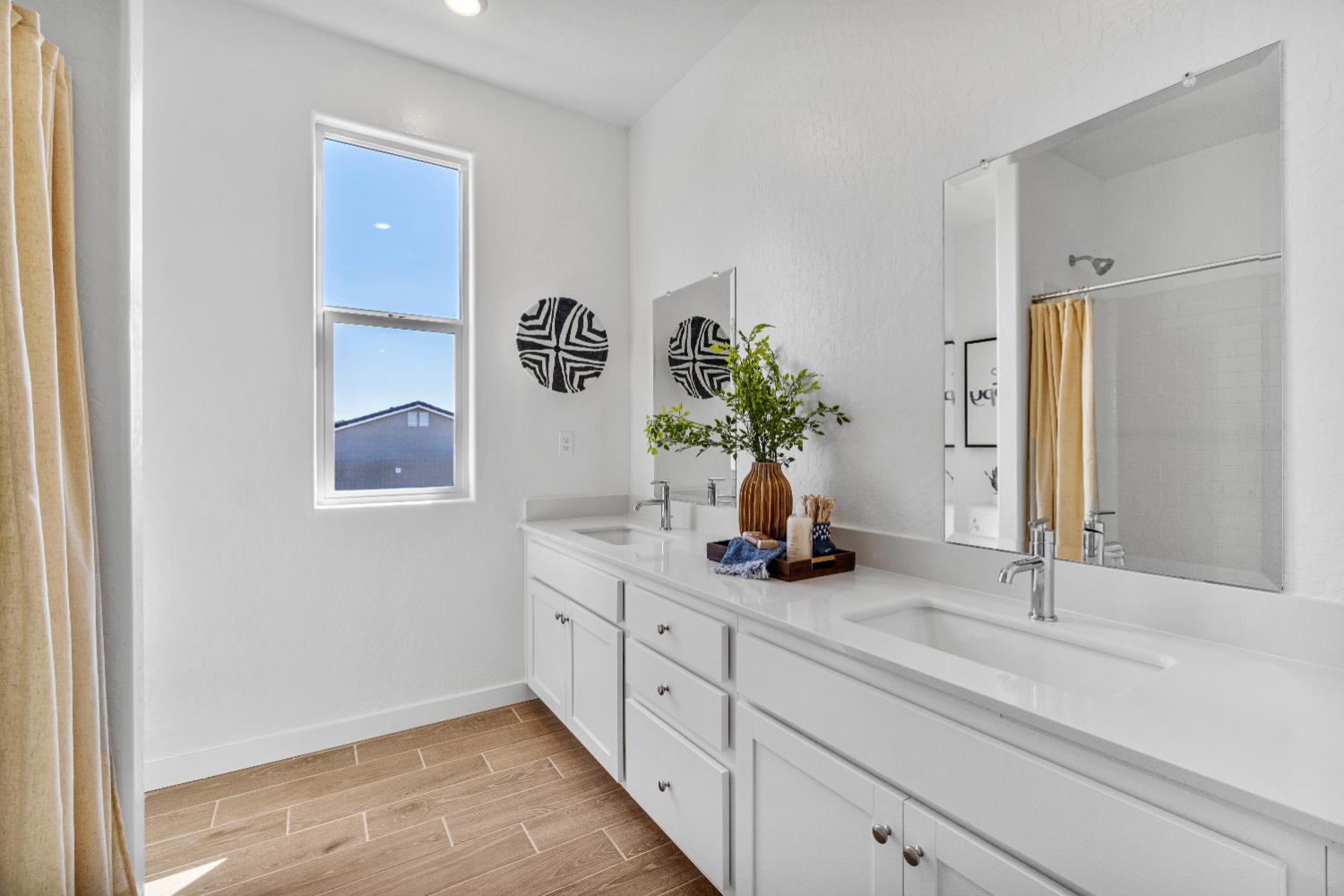 822 Traverse Dr S, Madera, CA 93636