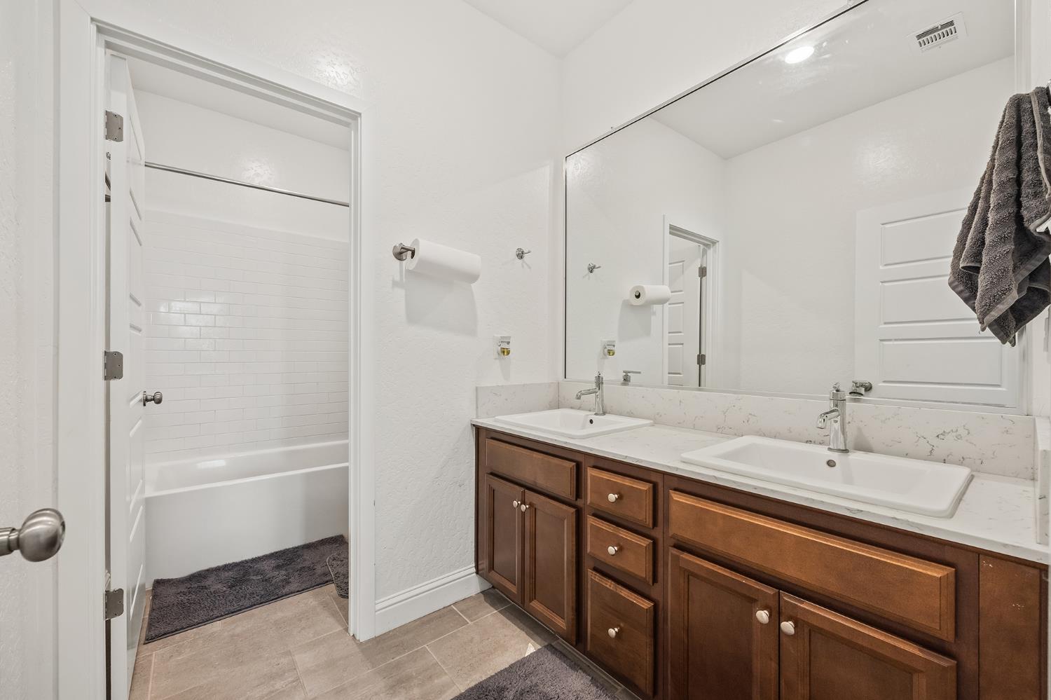 153 Boulder Dr S, Madera, CA 93636