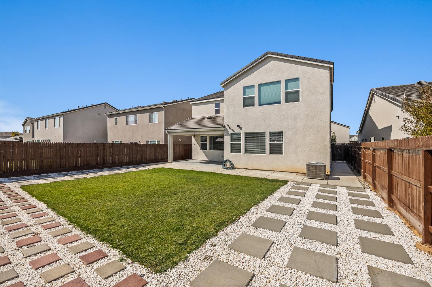 153 Boulder Dr S, Madera, CA 93636