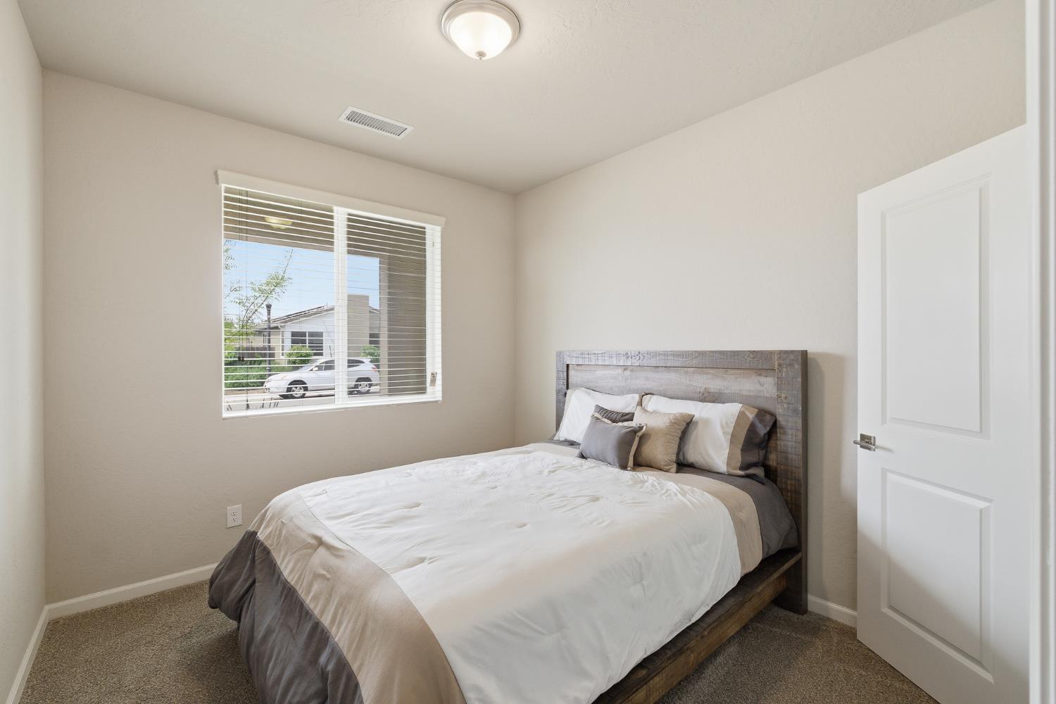 503 Cathedral Ct S, Madera, CA 93636