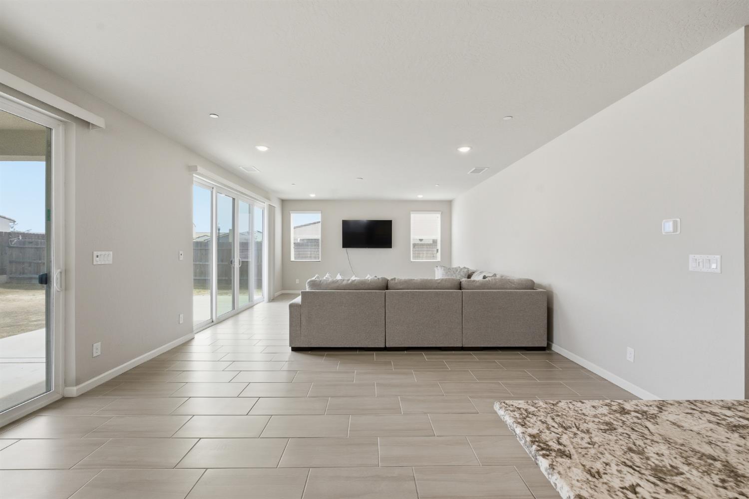 503 Cathedral Ct S, Madera, CA 93636