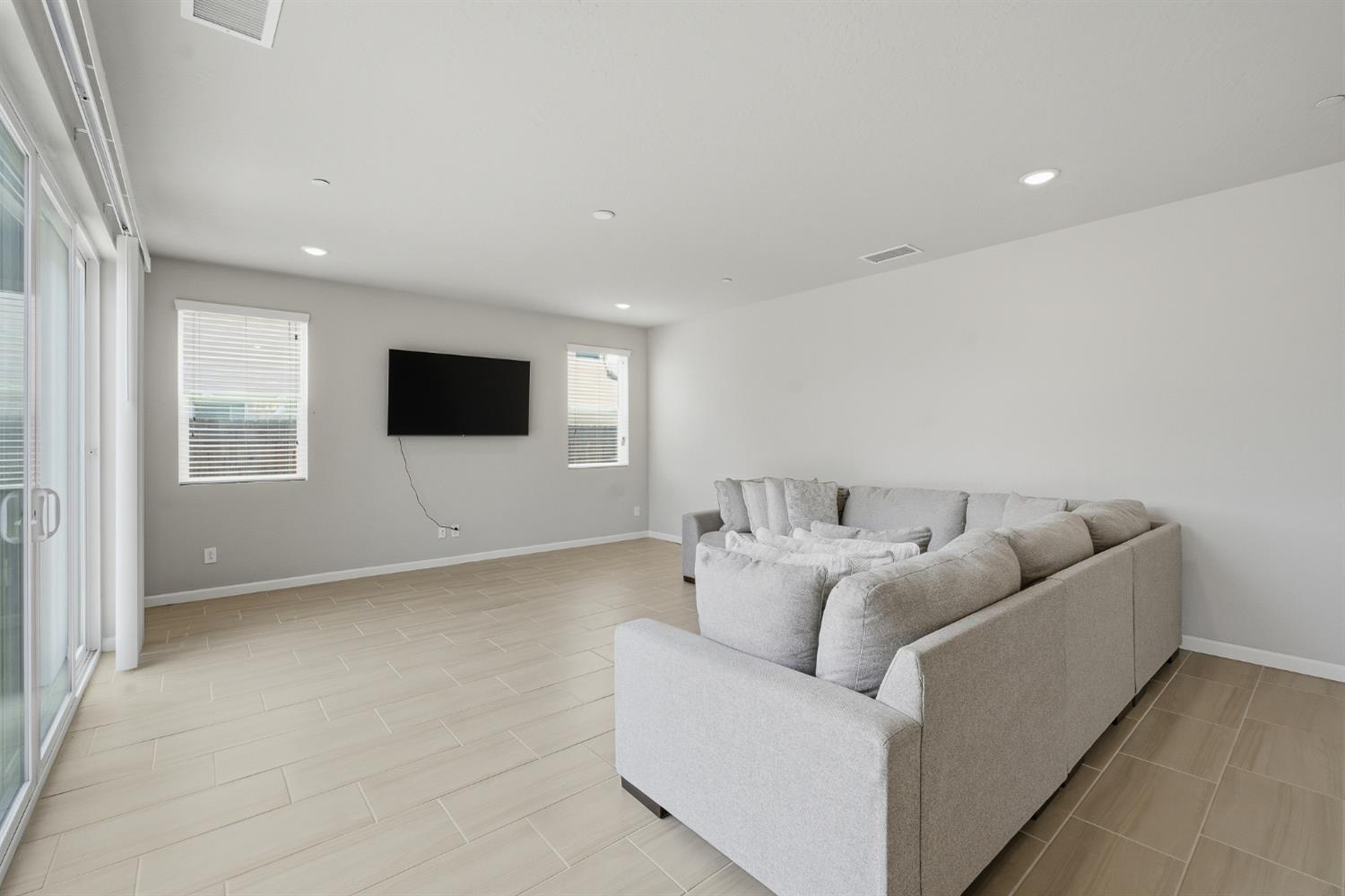 503 Cathedral Ct S, Madera, CA 93636