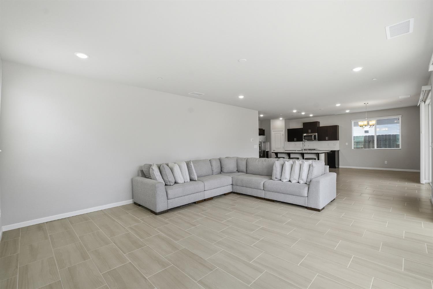 503 Cathedral Ct S, Madera, CA 93636