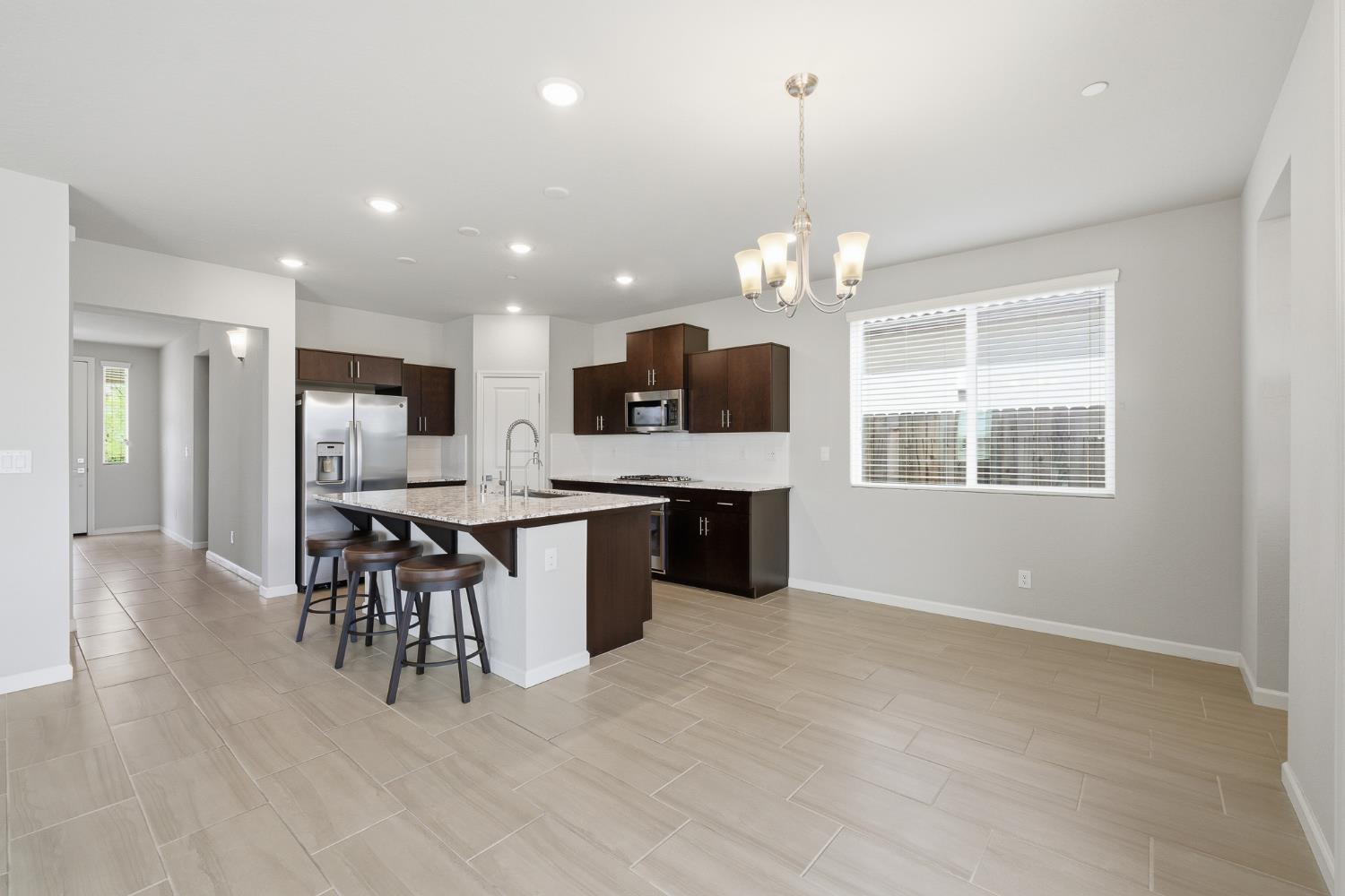 503 Cathedral Ct S, Madera, CA 93636