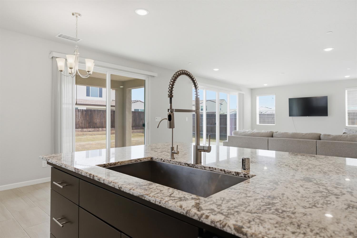 503 Cathedral Ct S, Madera, CA 93636