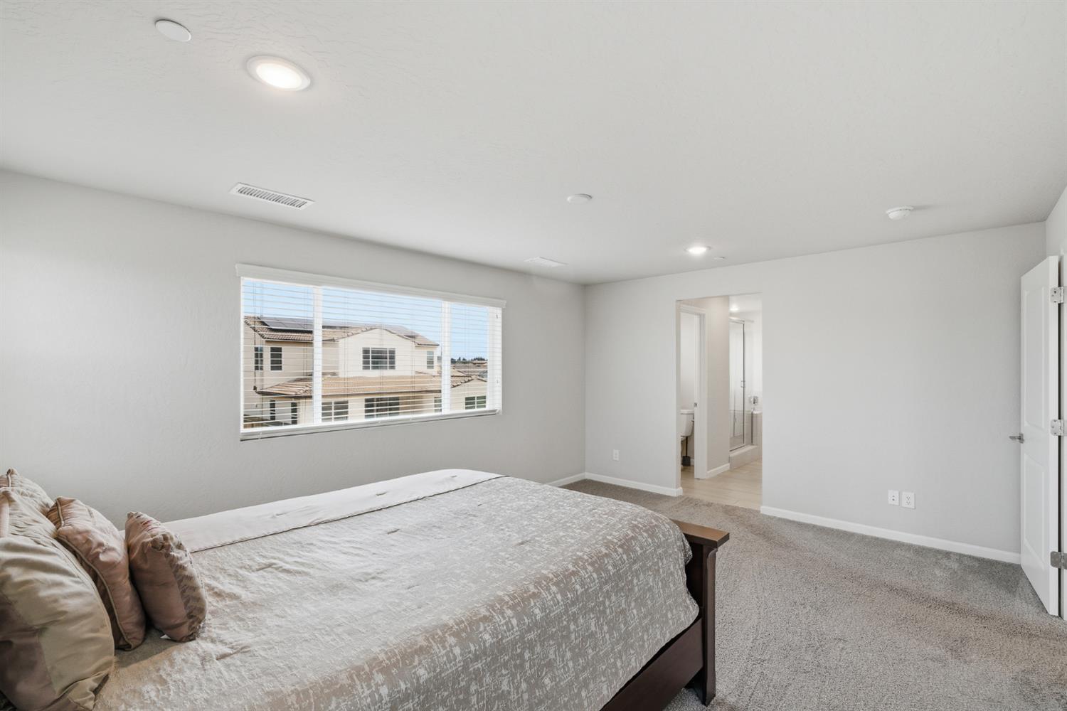 503 Cathedral Ct S, Madera, CA 93636