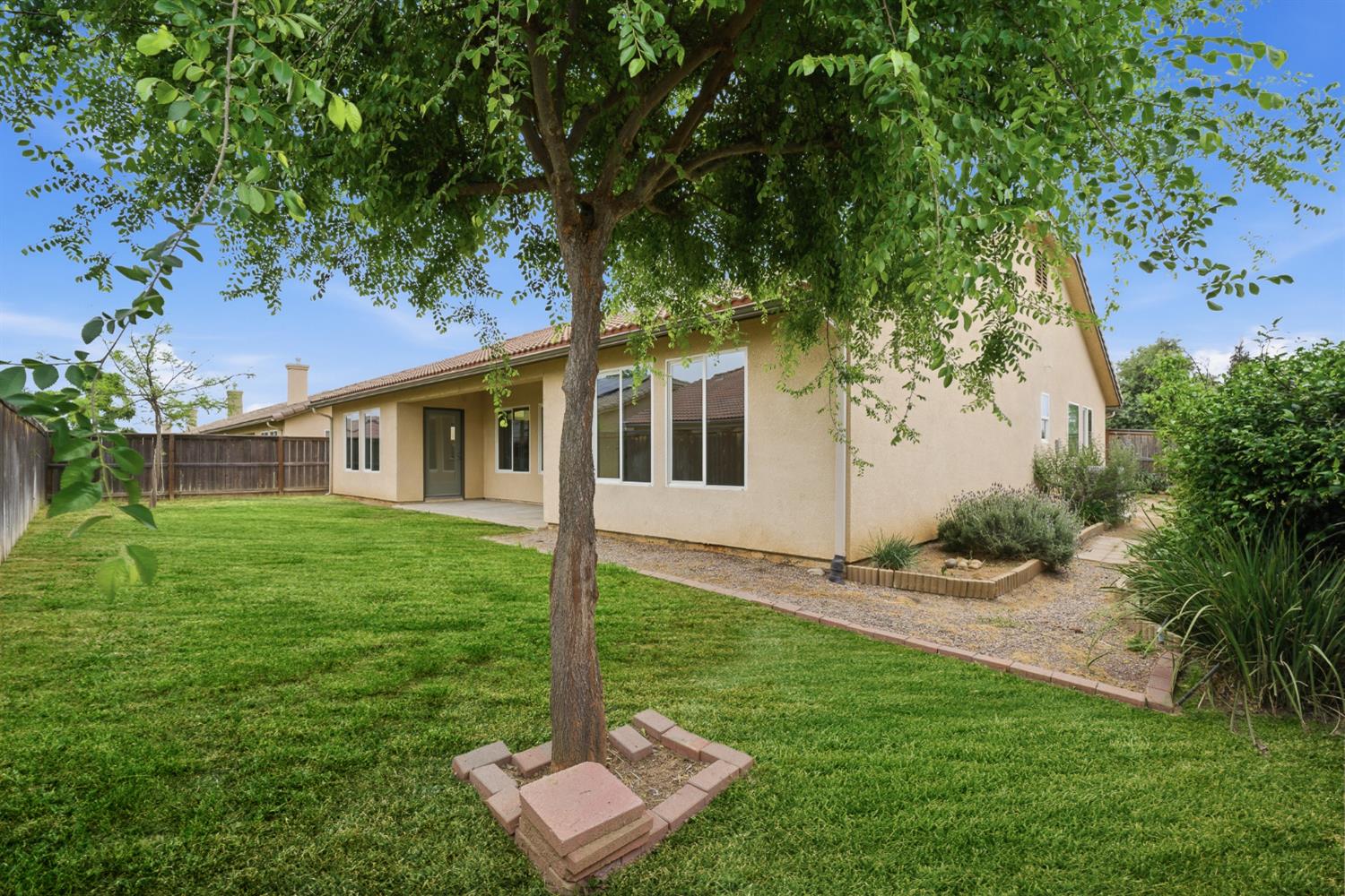 3579 Marina Dr, Madera, CA 93637