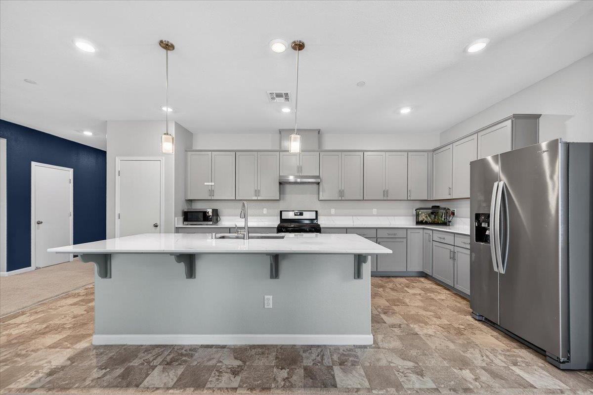 1442 Encantada Ave, Madera, CA 93637