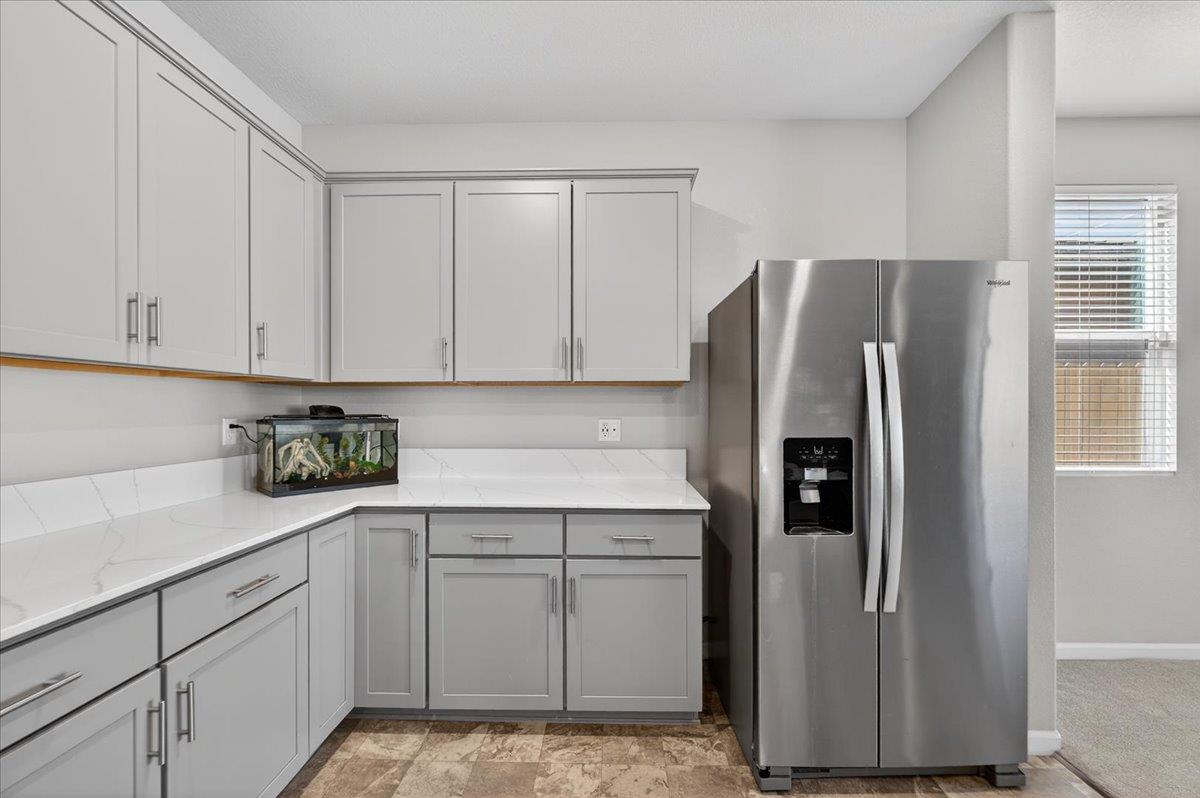 1442 Encantada Ave, Madera, CA 93637