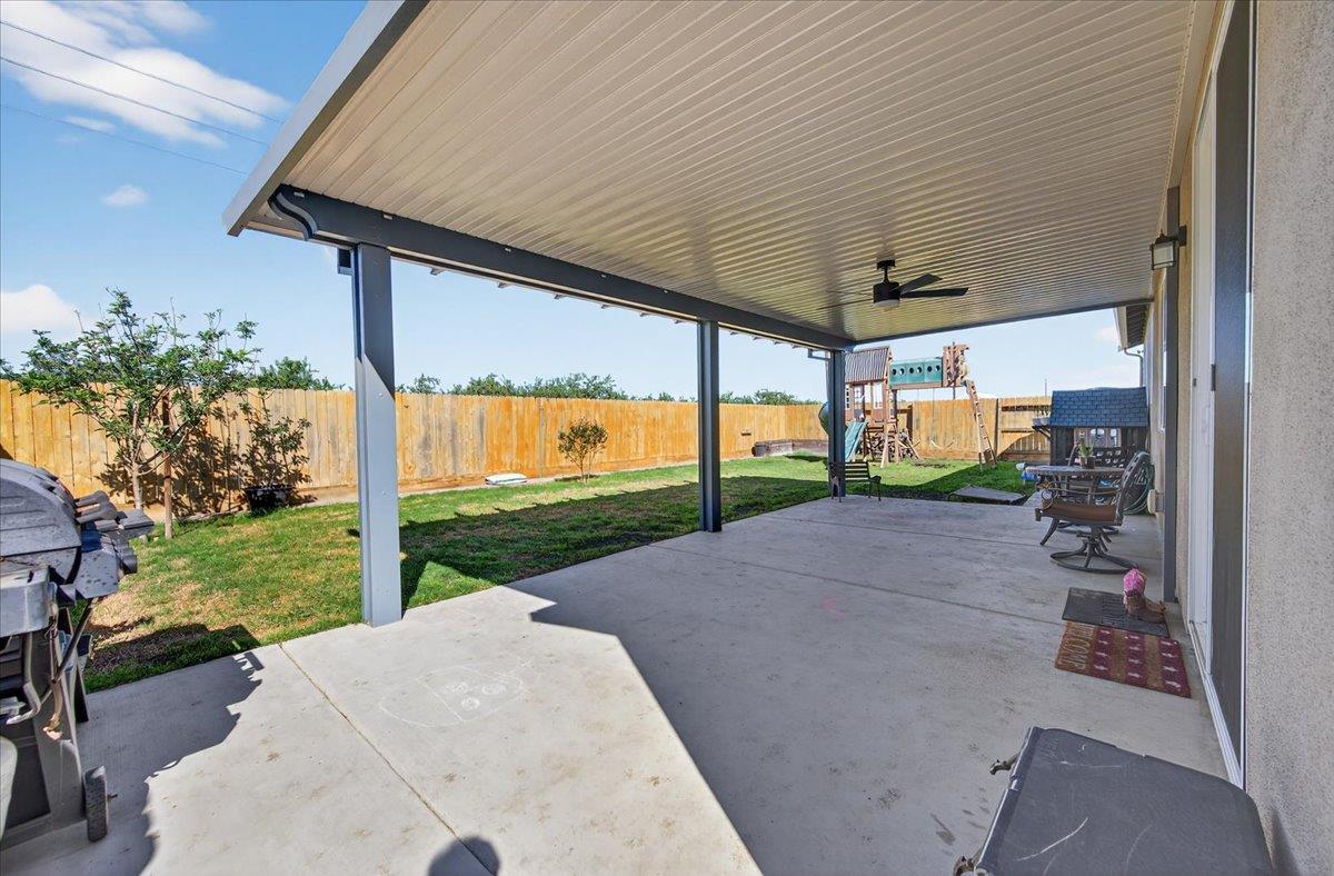 1442 Encantada Ave, Madera, CA 93637