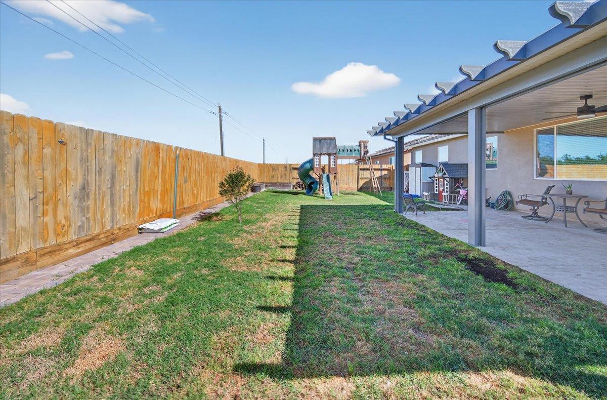 1442 Encantada Ave, Madera, CA 93637