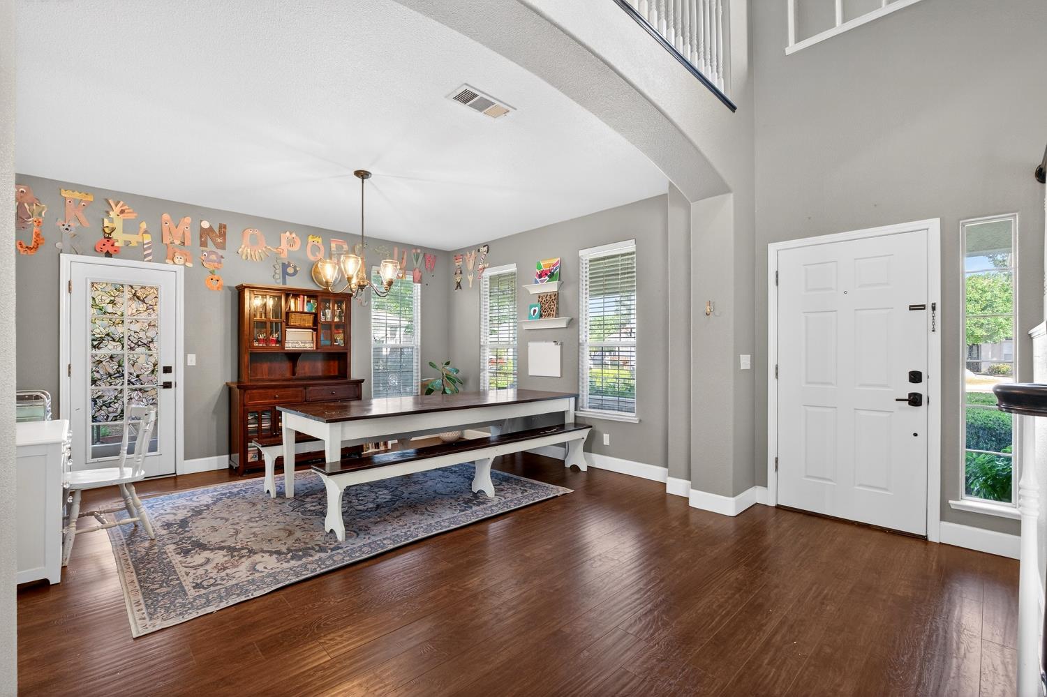 3130 Hillcrest Ct, Madera, CA 93637