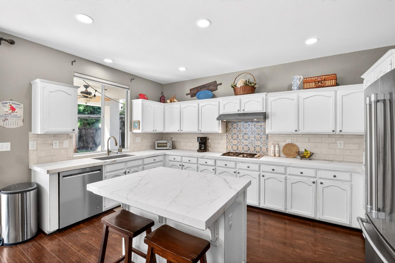 3130 Hillcrest Ct, Madera, CA 93637