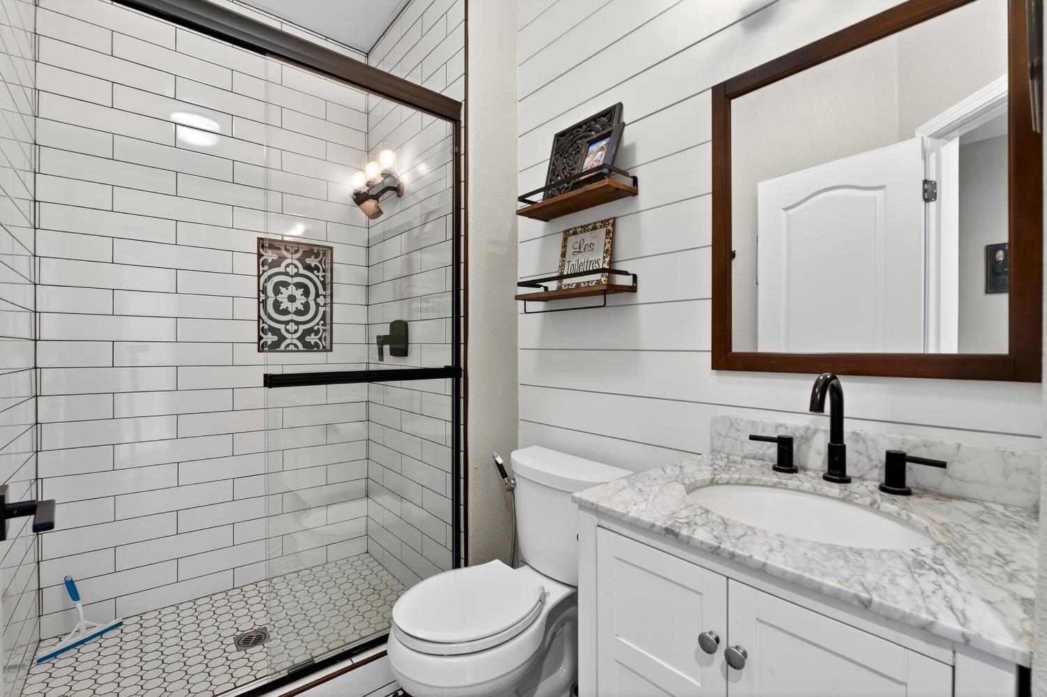 3130 Hillcrest Ct, Madera, CA 93637