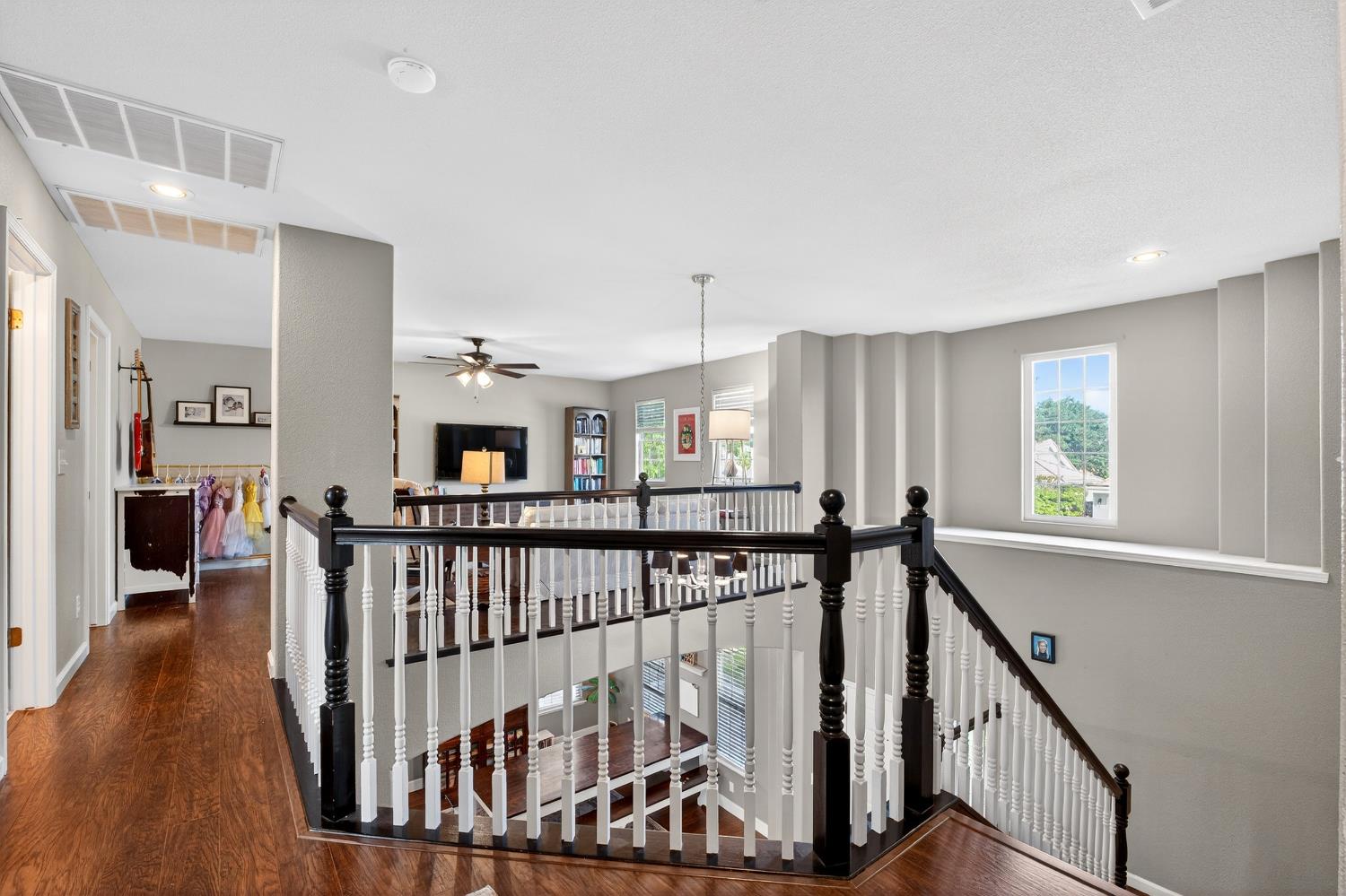 3130 Hillcrest Ct, Madera, CA 93637