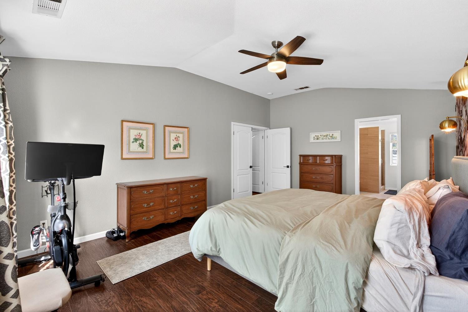 3130 Hillcrest Ct, Madera, CA 93637