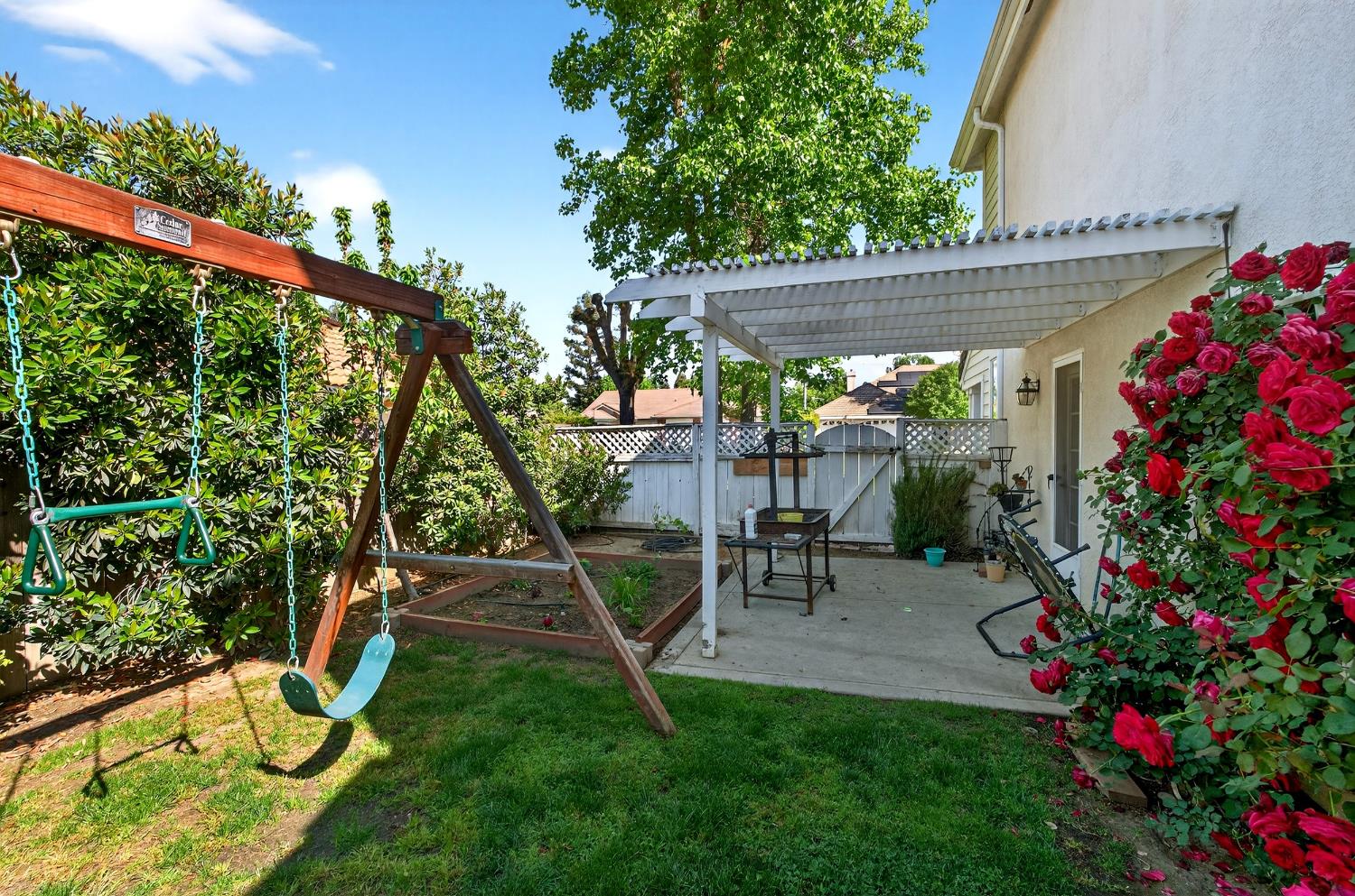 3130 Hillcrest Ct, Madera, CA 93637