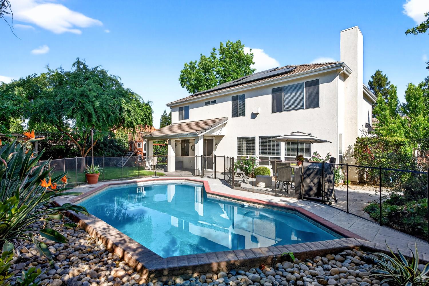 3130 Hillcrest Ct, Madera, CA 93637