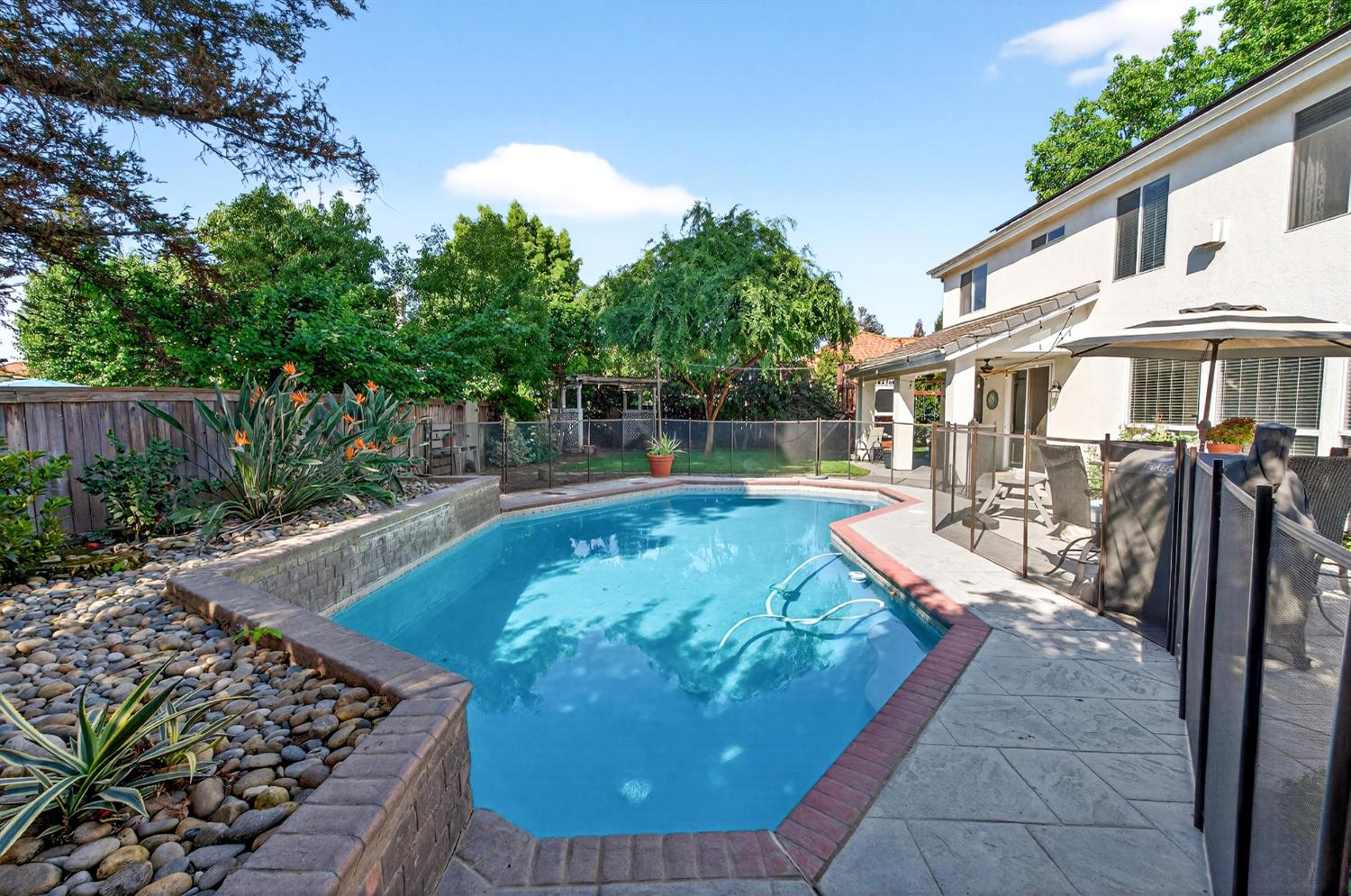 3130 Hillcrest Ct, Madera, CA 93637