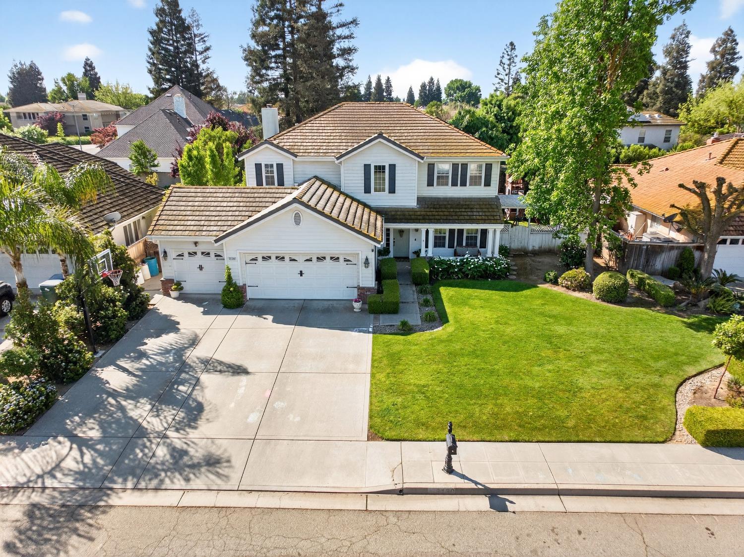 3130 Hillcrest Ct, Madera, CA 93637