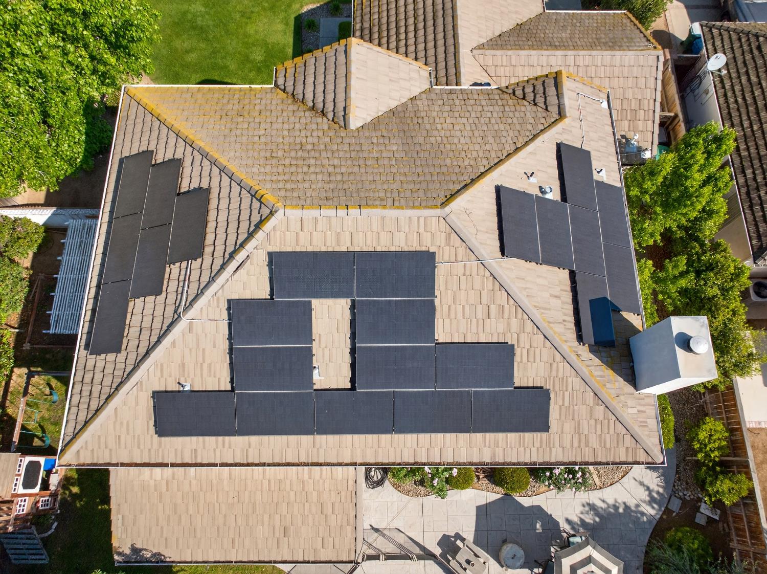 3130 Hillcrest Ct, Madera, CA 93637