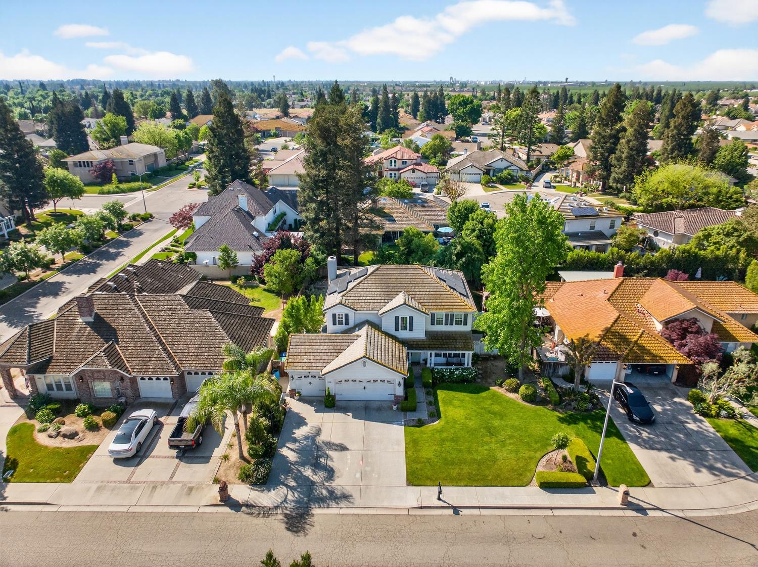 3130 Hillcrest Ct, Madera, CA 93637