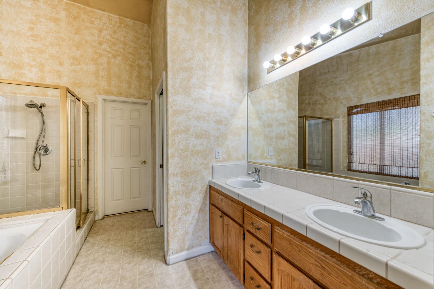 168 Makenna Dr, Madera, CA 93637