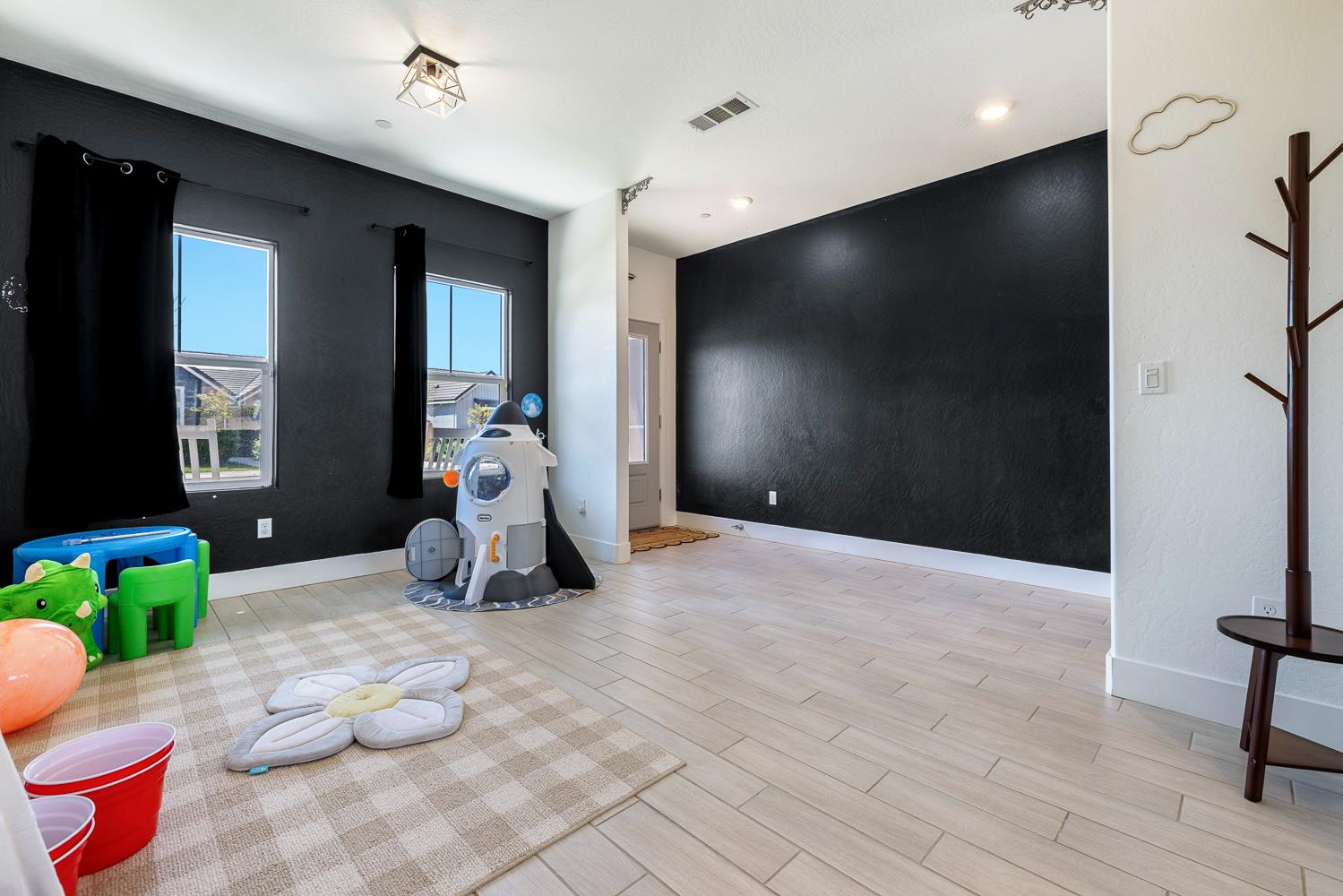 246 Huntington Ave S, Madera, CA 93636