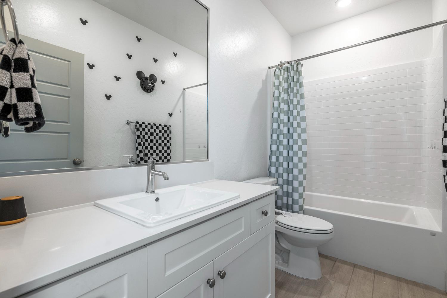 246 Huntington Ave S, Madera, CA 93636