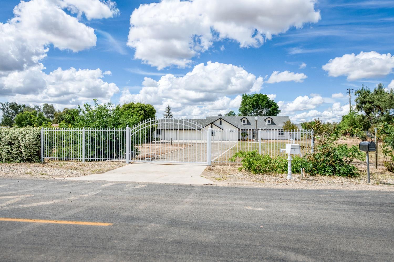 16564 Monreal Rd, Madera, CA 93636