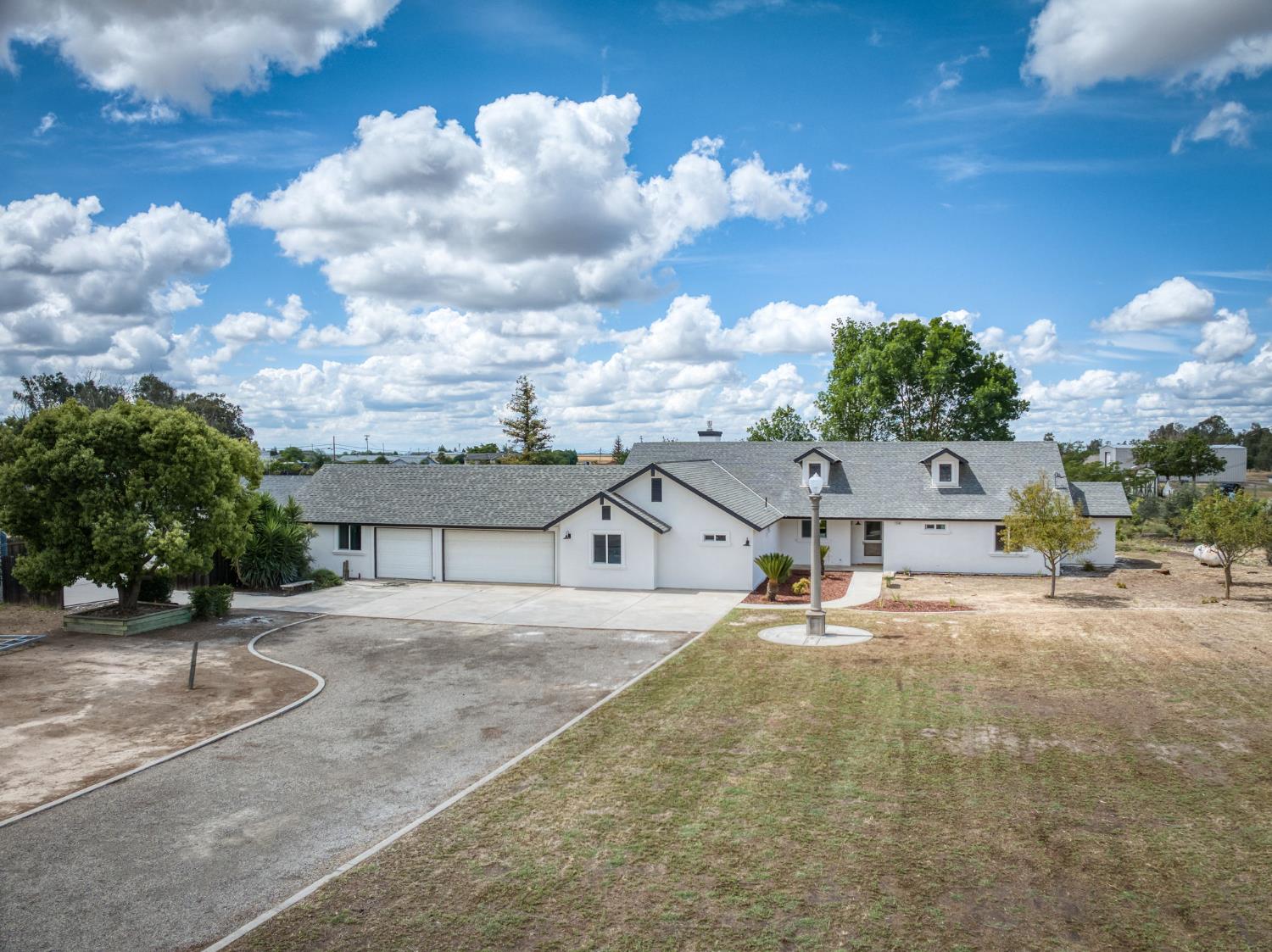 16564 Monreal Rd, Madera, CA 93636