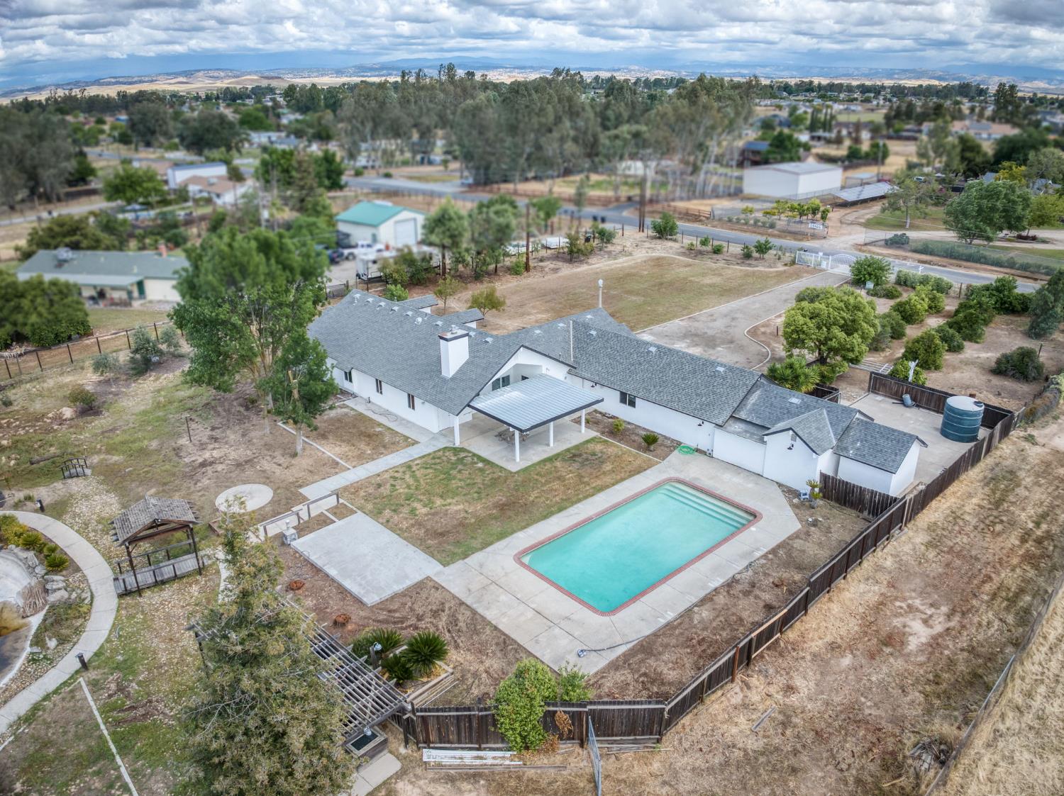 16564 Monreal Rd, Madera, CA 93636