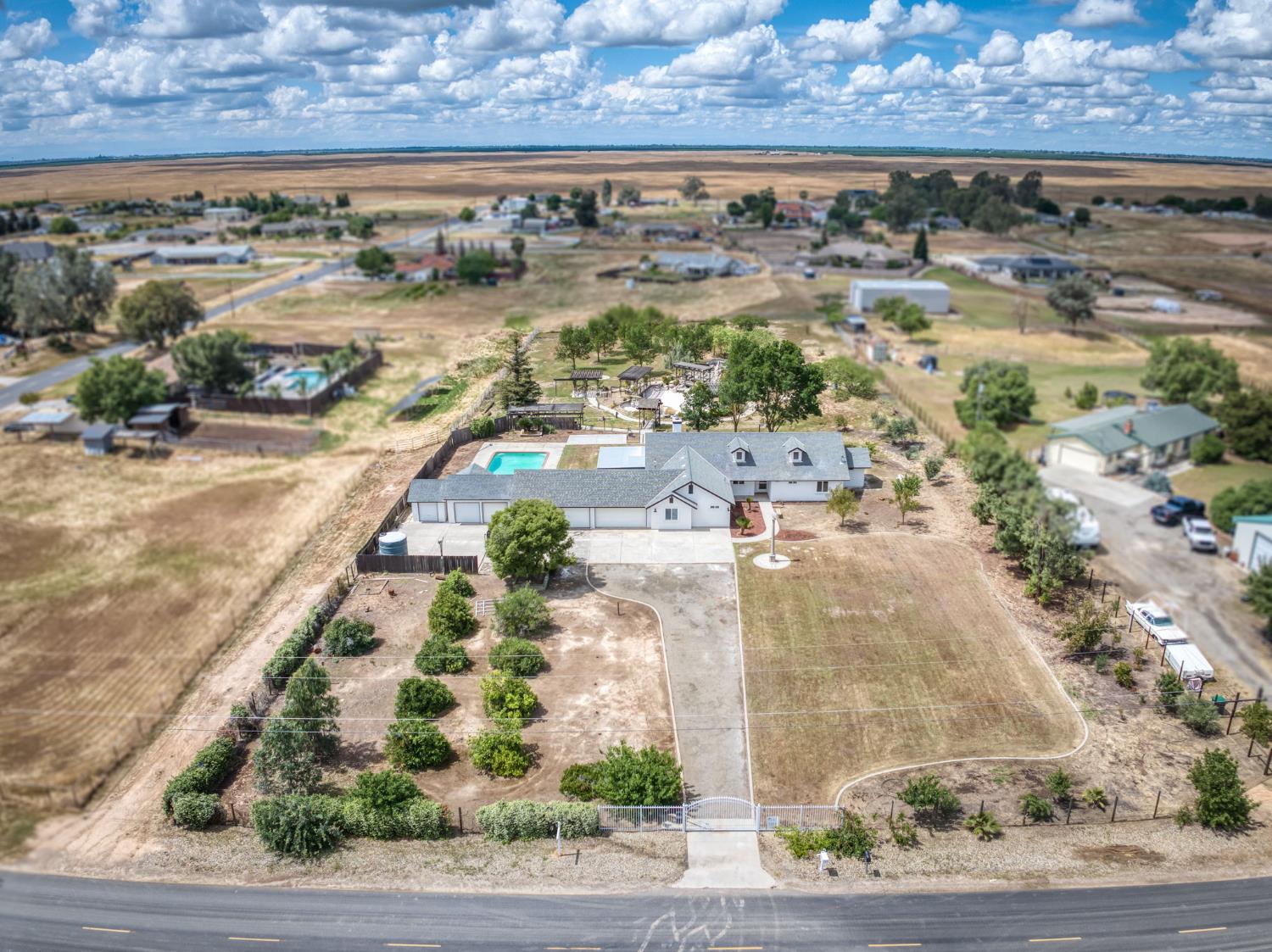 16564 Monreal Rd, Madera, CA 93636