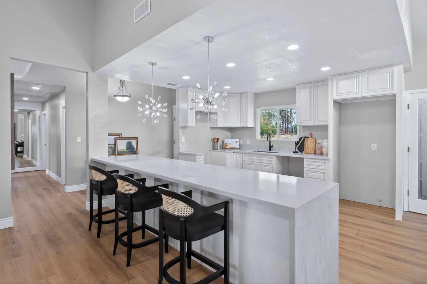 16564 Monreal Rd, Madera, CA 93636