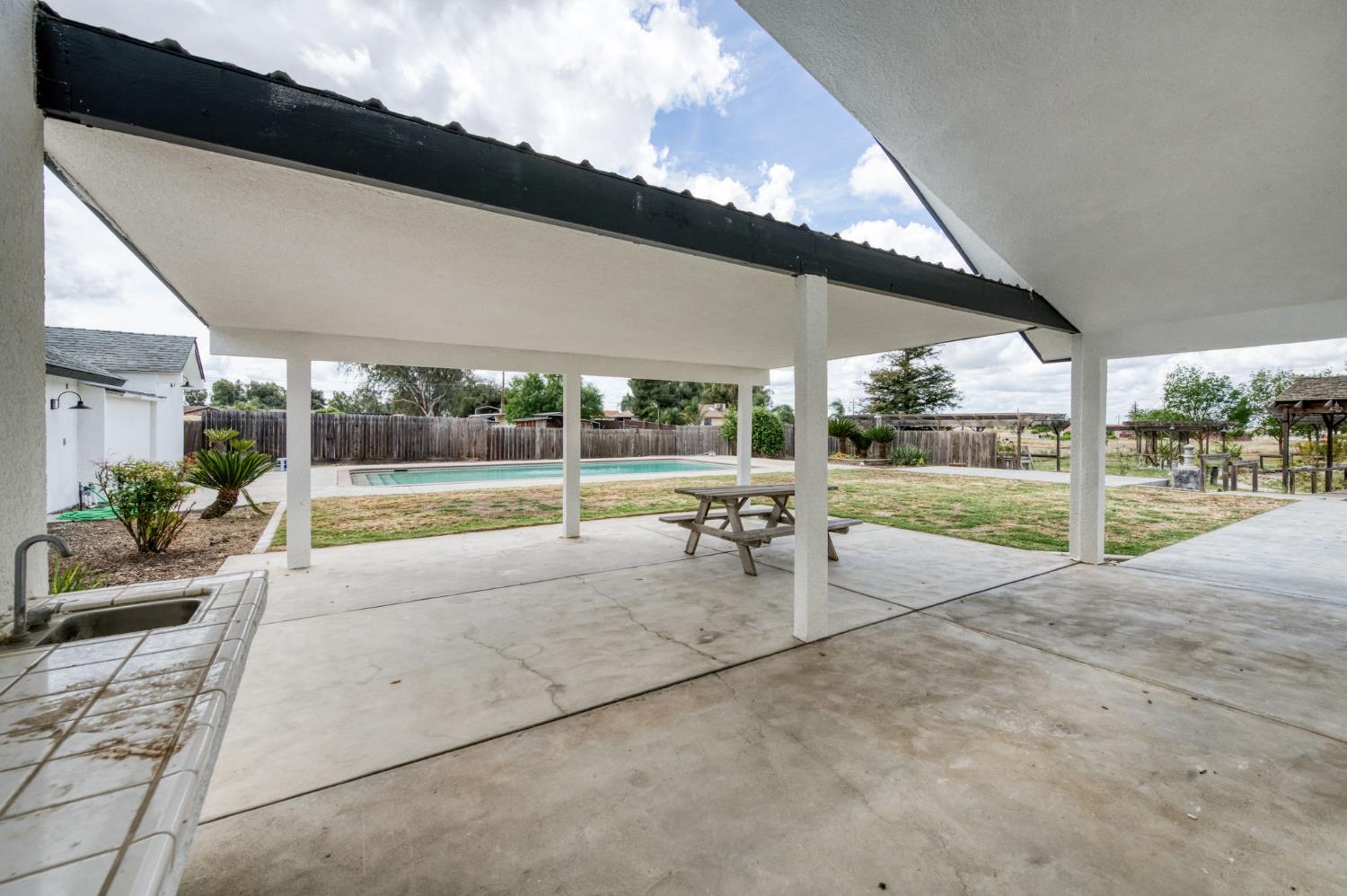 16564 Monreal Rd, Madera, CA 93636