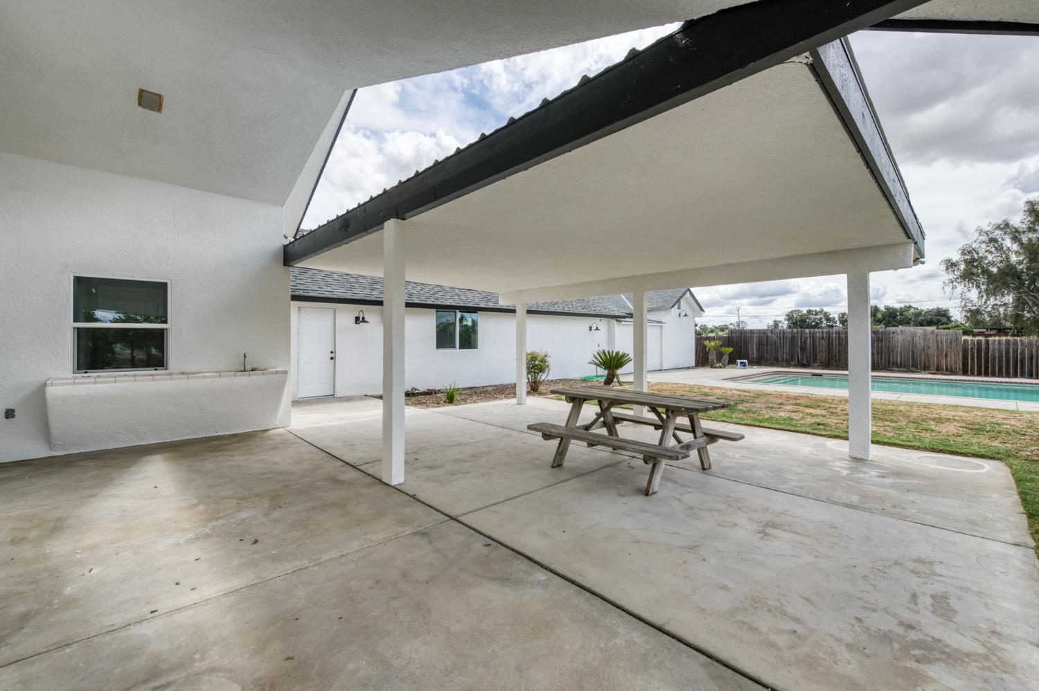 16564 Monreal Rd, Madera, CA 93636