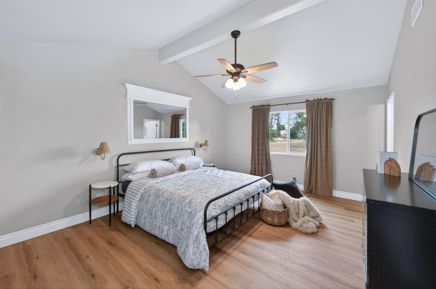 16564 Monreal Rd, Madera, CA 93636