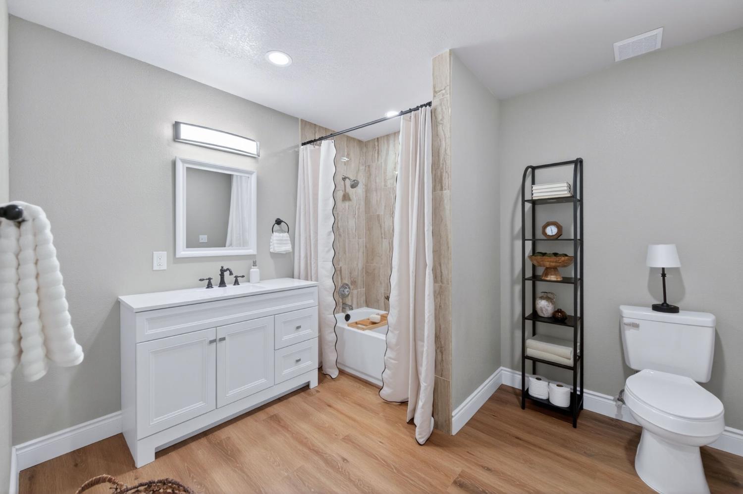 16564 Monreal Rd, Madera, CA 93636