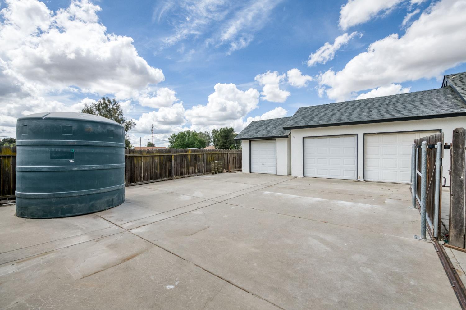 16564 Monreal Rd, Madera, CA 93636