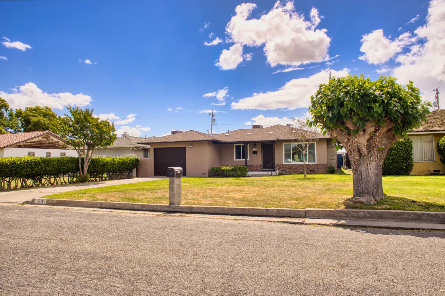 1712 W 5Th St, Madera, CA 93637