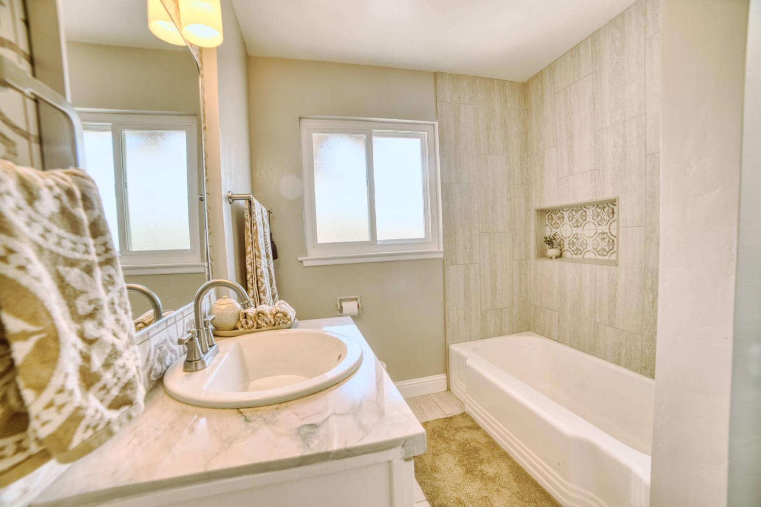 1712 W 5Th St, Madera, CA 93637