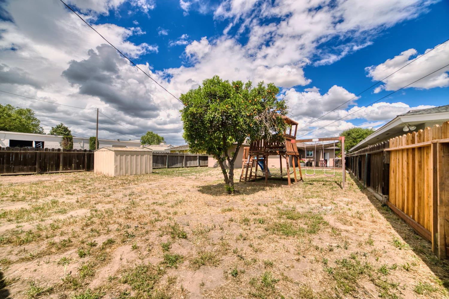 1712 W 5Th St, Madera, CA 93637